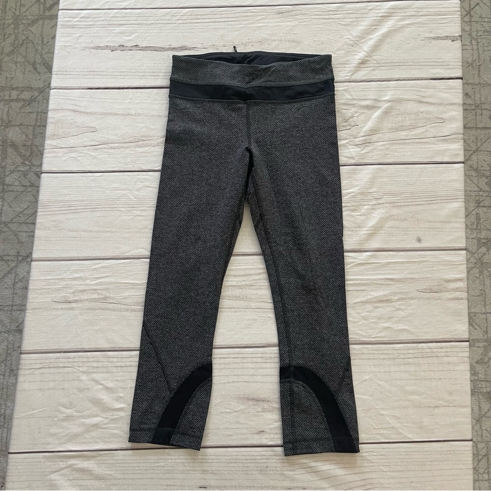 Lululemon Athletica Black and Gray Capris
